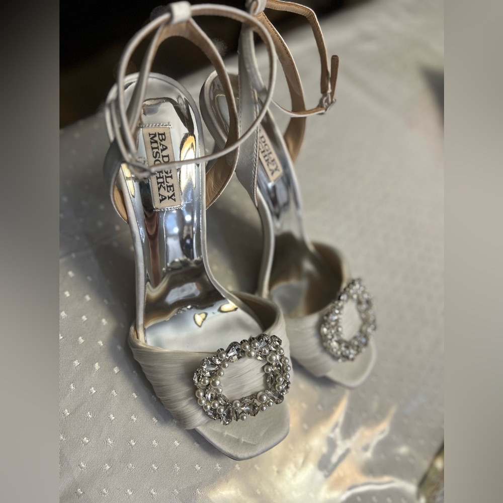 Shoes - Picture 3 of 4